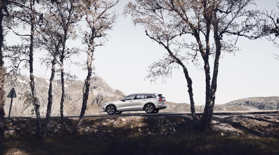  Volvo V60 T5 Cross Country 2018 года  (WW) (фото 21 из 44)